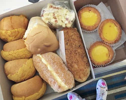 I'm in love with Hong Kong-style breads and pastries but since my mom is from HK, I have high standards -- this place takes the cake! From left to right: pineapple bun (named for the crust on top, contains no pineapples), cream bun, pork floss bun, and egg tarts! ?
-@foodies_and_artists (Instagram)
